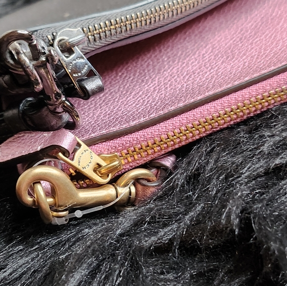 COACH large metallic wristlet - Picture 2 of 7